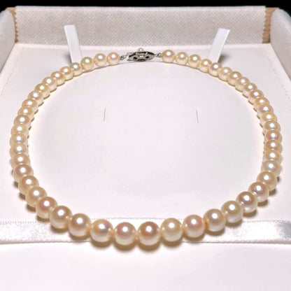 Akoya pearl necklace with 7.0 to 7.5 mm round white pearls, 37.8 cm length, featuring silver imprint
