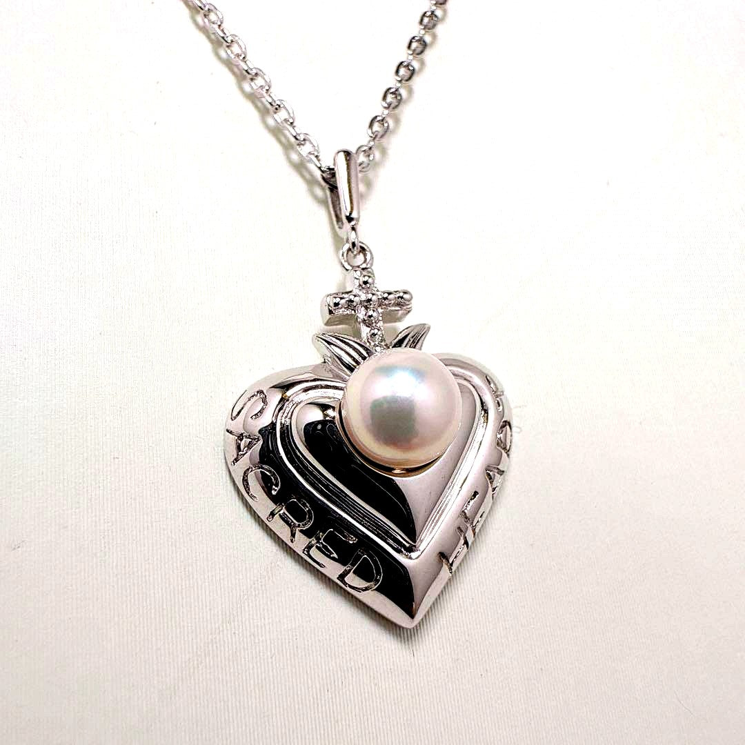 MIKIMOTO Silver necklace featuring a single pearl in a heart-shaped pendant with a 40.5 cm chain