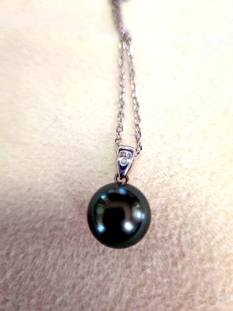 MIKIMOTO necklace with a 10mm black pearl set in 18K white gold
