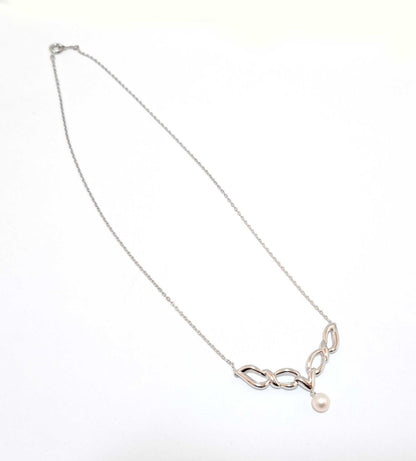 Mikimoto necklace with a 4 cm pearl and silver pendant on a 36 cm silver chain