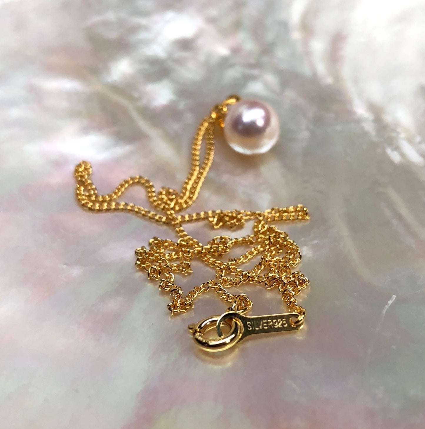 SV925 pearl necklace featuring 8mm round white pink Akoya pearls on a 40cm silver gold-colored chain