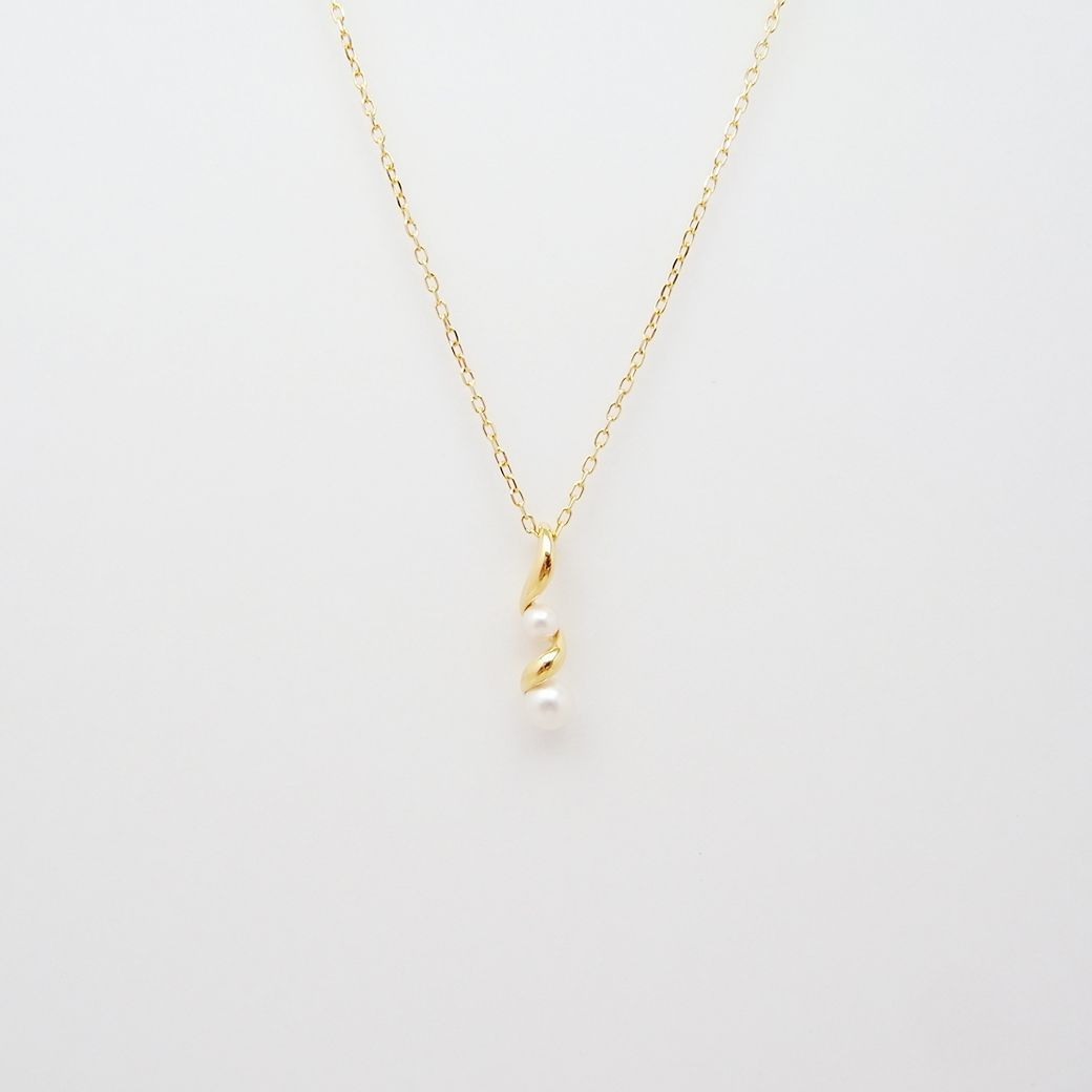 Mikimoto Akoya pearl pendant necklace with 4.8mm and 3.5mm pearls on 40cm K18YG chain