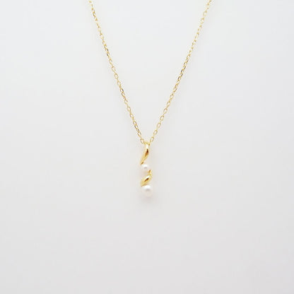 Mikimoto Akoya pearl pendant necklace with 4.8mm and 3.5mm pearls on 40cm K18YG chain