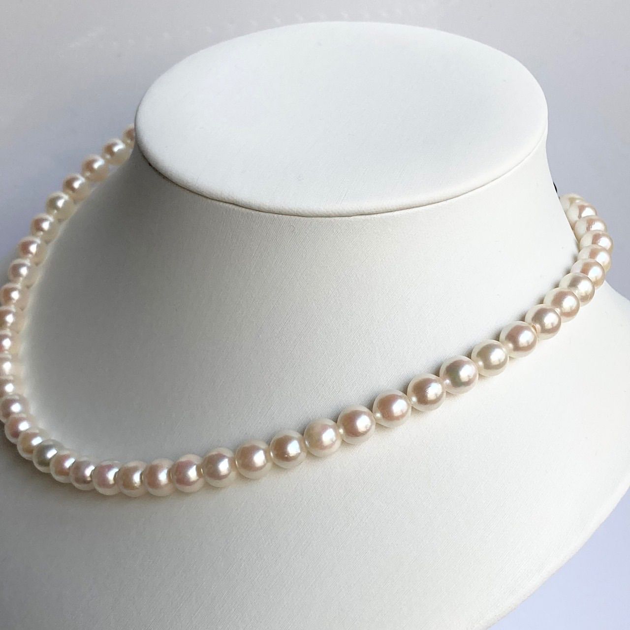 Akoya pearl necklace 43cm with 6.5-7.0mm semi-round white pearls on silver chain