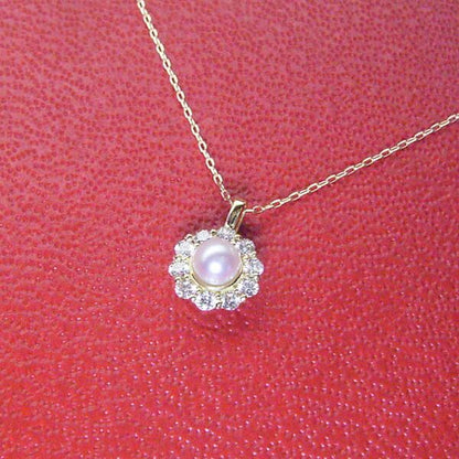 18K gold necklace with 3mm baby Akoya pearl and 10 small diamonds on a delicate chain model tc-0129