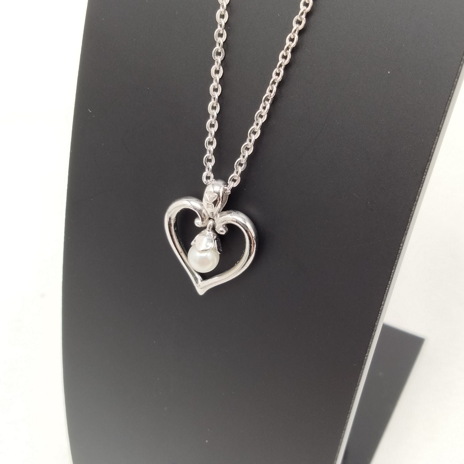 MIKIMOTO silver heart necklace with a 0.5cm pearl pendant and 19cm chain on white background
