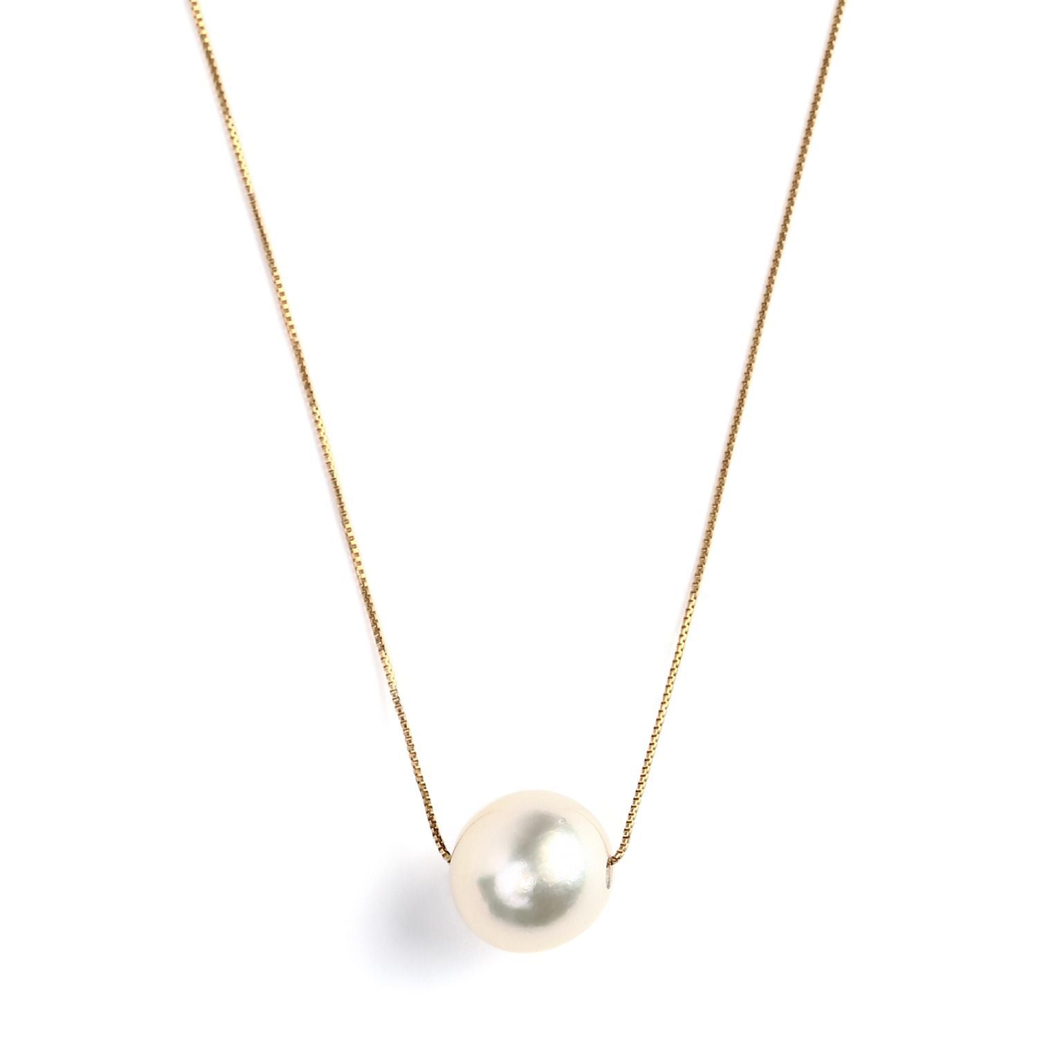 Akoya single pearl pendant necklace with 8.5mm pearl on 40cm yellow gold chain