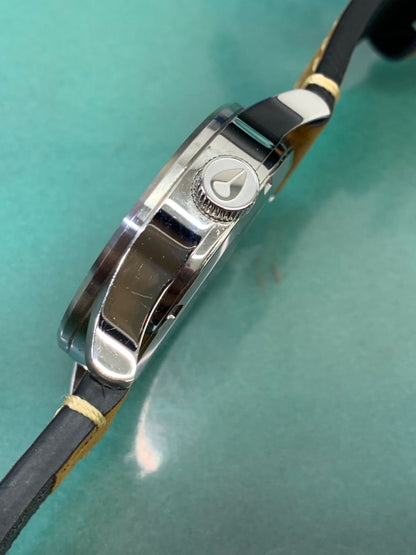 NIXON R6-6678 Quartz Men's Watch — Japanese