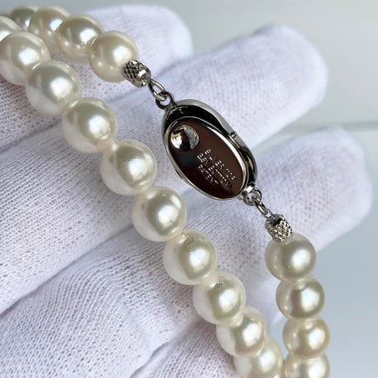 Akoya pearl necklace 43cm featuring 7.0-7.5mm round white pearls with silver clasp