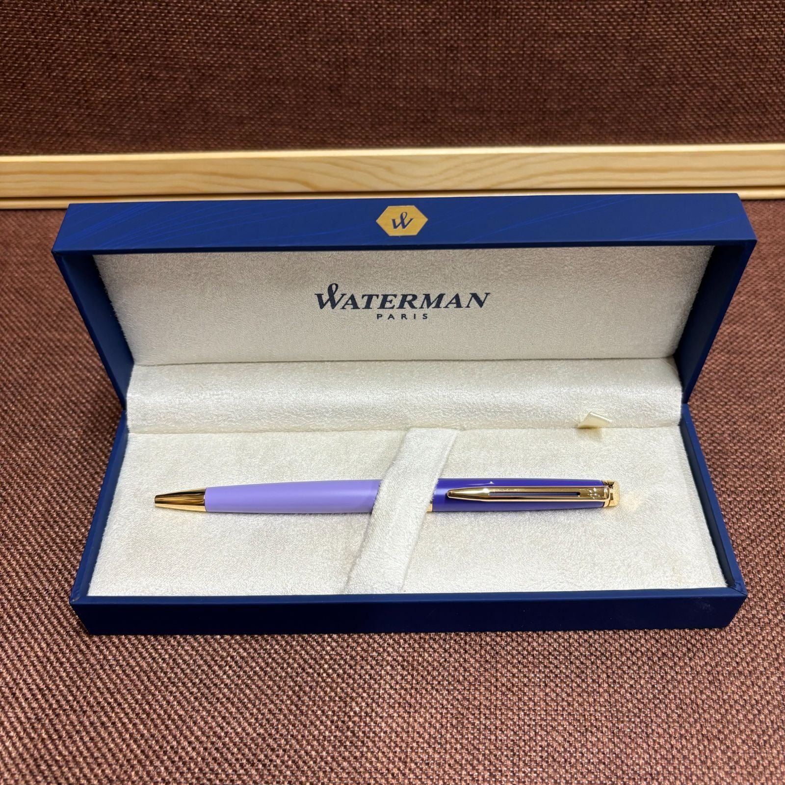 Waterman Metropolitan Essential fountain pen in purple with gold-plated trim and twist type mechanism