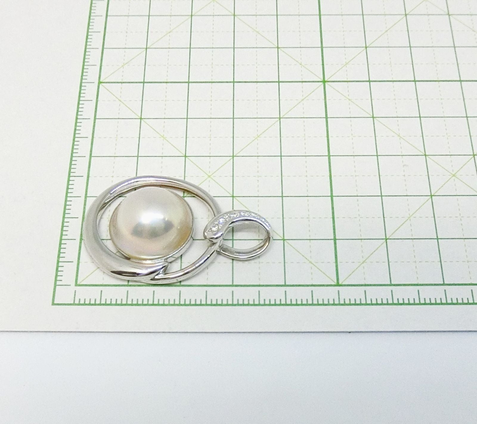 Tasaki Pearl K18WG white gold pendant top with 16mm Malas pearl and six small diamonds totaling 0.09ct