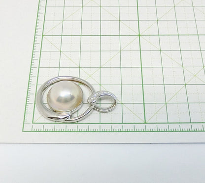 Tasaki Pearl K18WG white gold pendant top with 16mm Malas pearl and six small diamonds totaling 0.09ct
